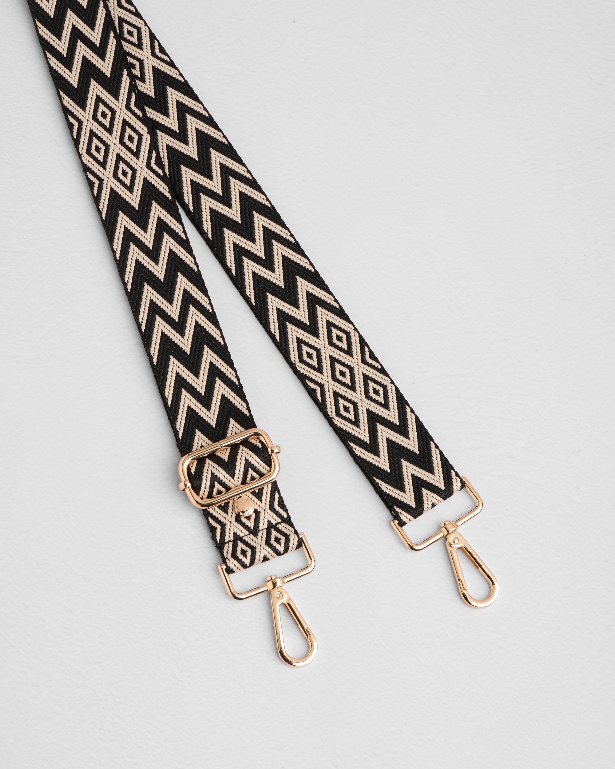 m_8190DOT&STRIPESハンドバッグ Crossbody Bag Strap in Black & Stone Zig Zag - Pom Pom London