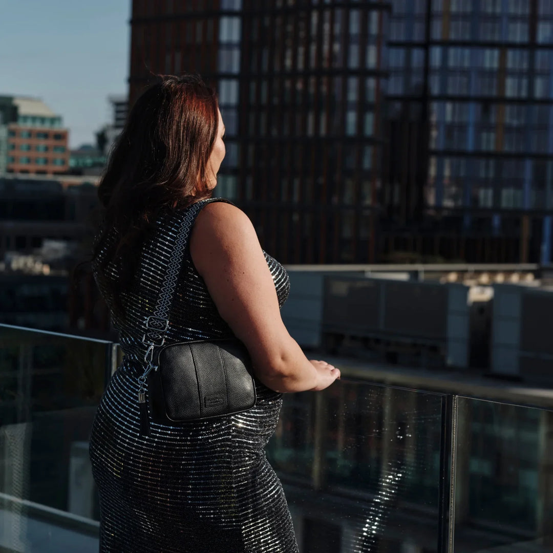Pom Pom London City Bag - Leather Crossbody Bag In Black Silver