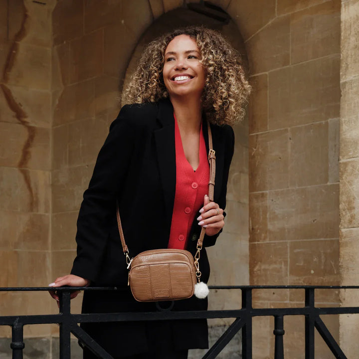 Pom Pom London Original - Leather Crossbody Bag In Croc Caramel