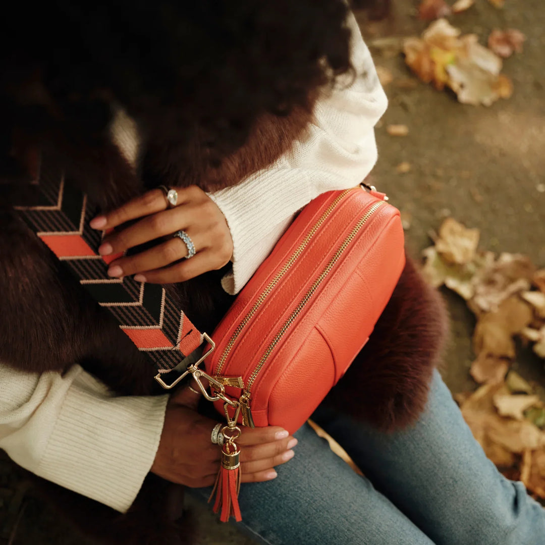 pompompom　　ヤーキショルダーバッグ Pom Pom London Duo Zip City Bag - Leather Crossbody bag in Maple
