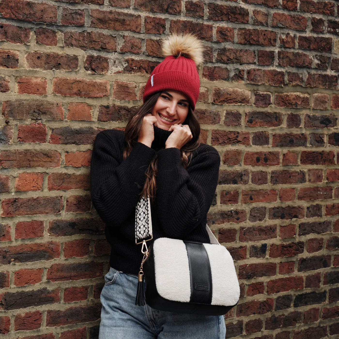 UGG Wool Cashmere Beanie Hat Burgundy Pom Pom Rib‎ Knit  display picture 2