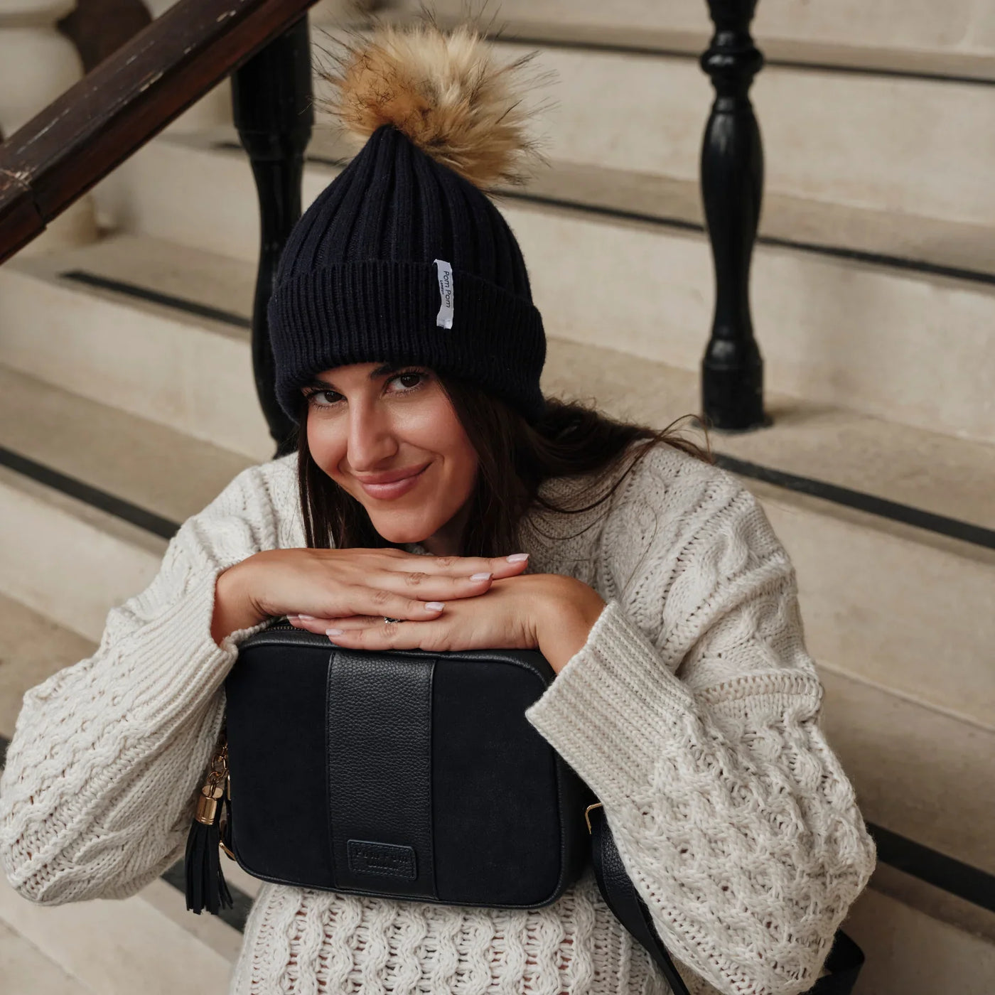Ribbed Cashmere Hat Navy – Pom Pom London display picture 1
